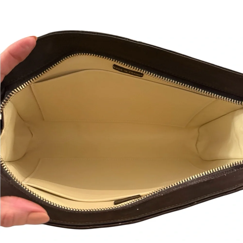 100% Authenric Chanel purse clutch in soft lambskin leather perfect condition - Picture 5 of 10